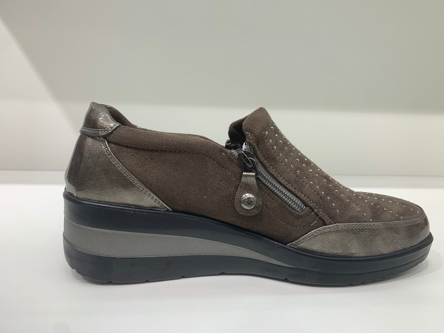 AMBER-TAUPE
