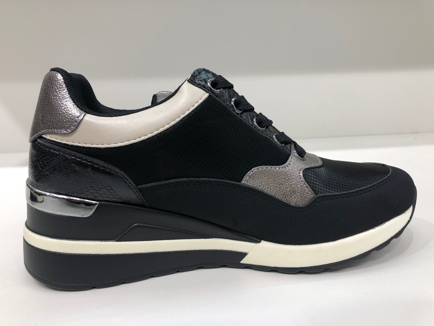 BLOOM-BLACK