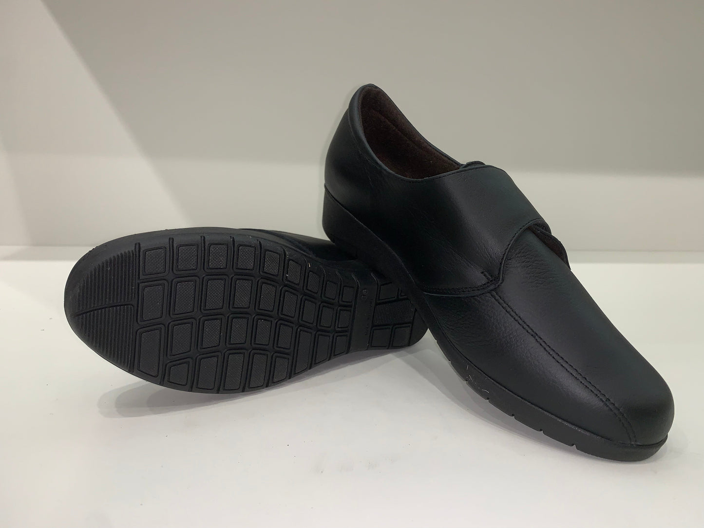 EASY-LEATHER-SLIPON-VELCRO