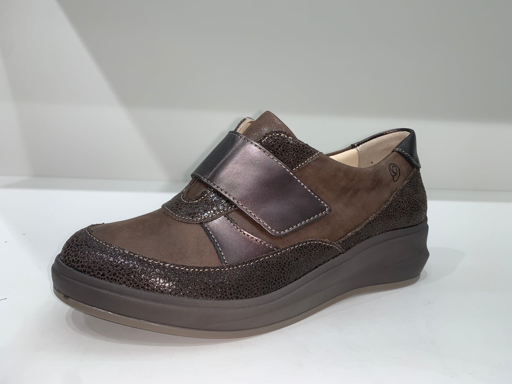 VELCRO-ELEGANCE-BROWN