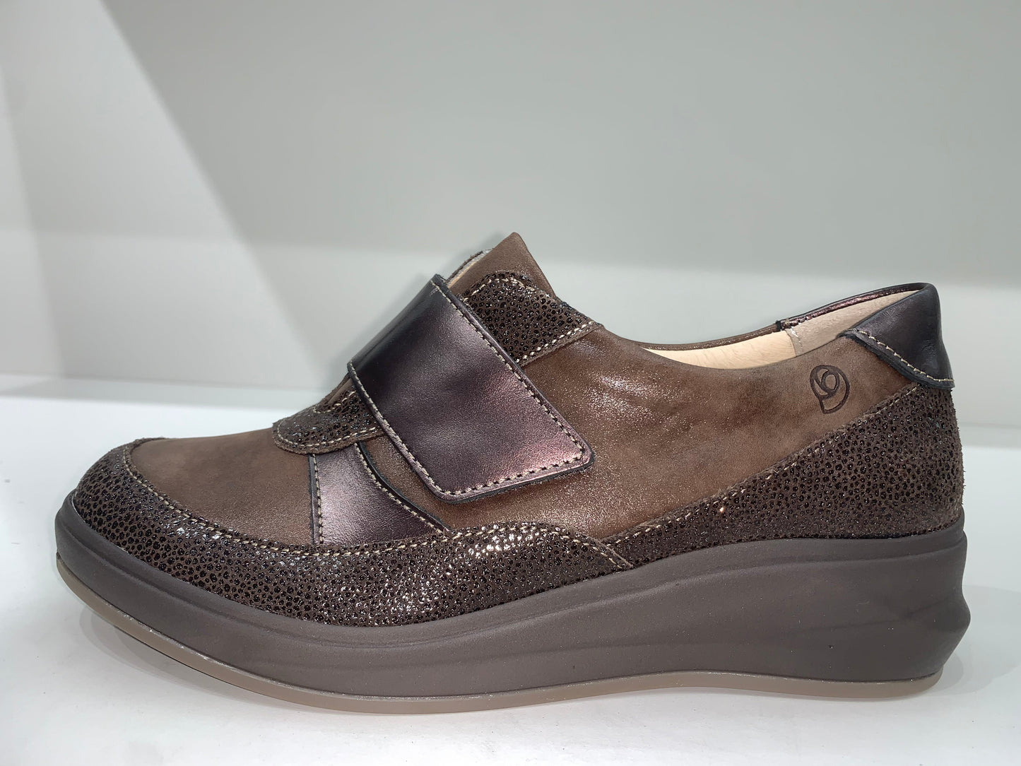 VELCRO-ELEGANCE-BROWN