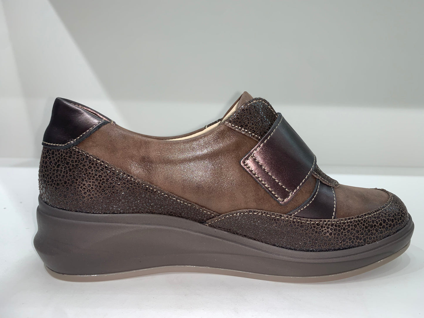 VELCRO-ELEGANCE-BROWN