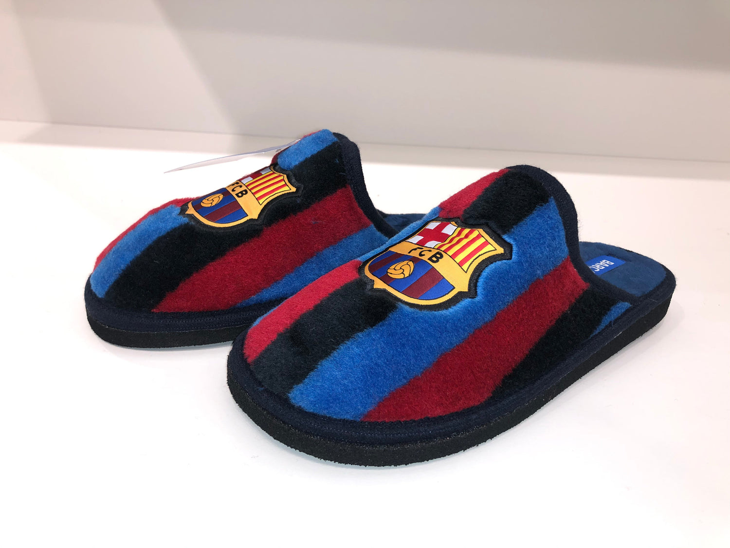 HOUSE SLIPPERS W23