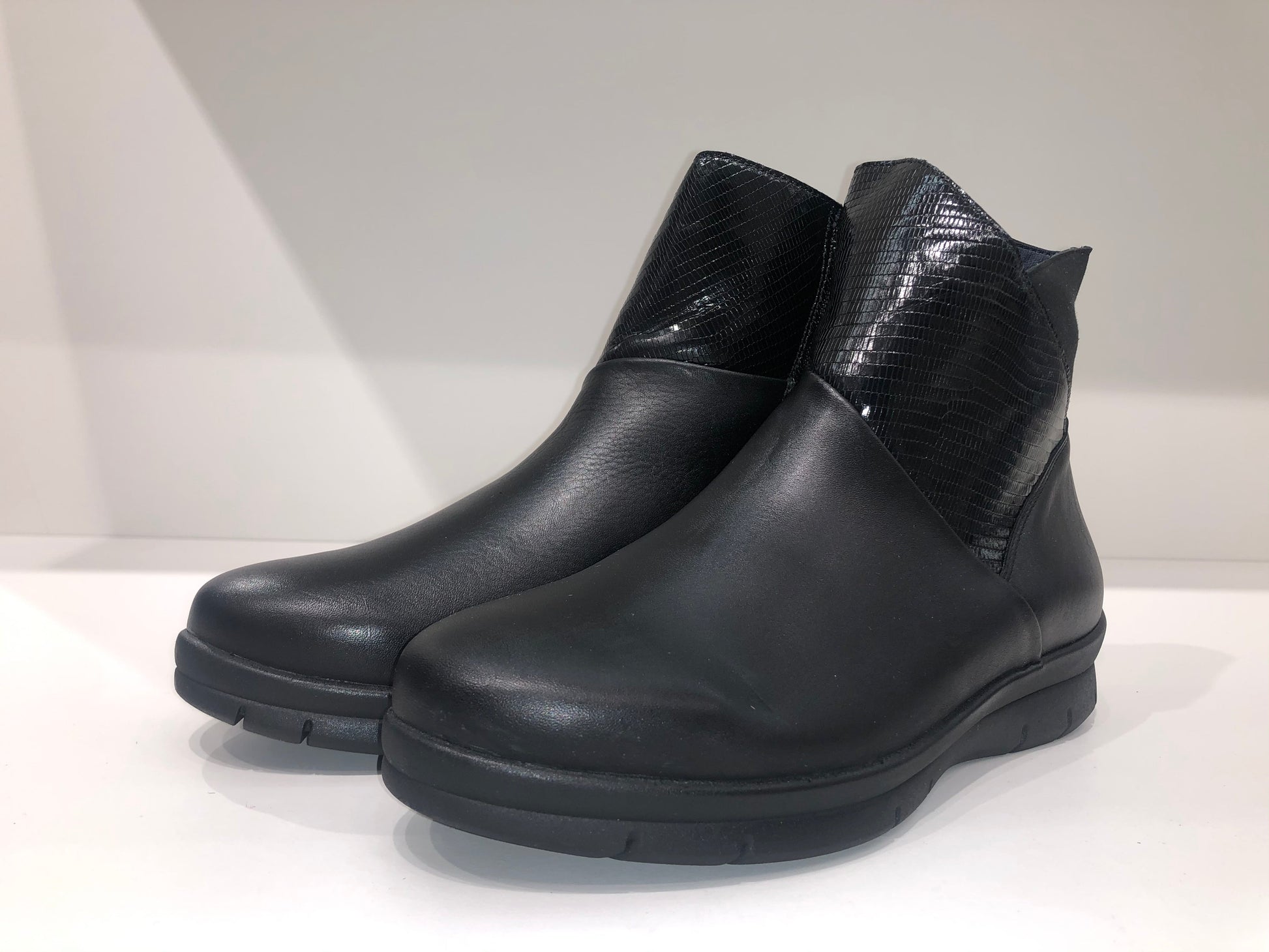 LITEWEDGE-LEATHER-BOOTS